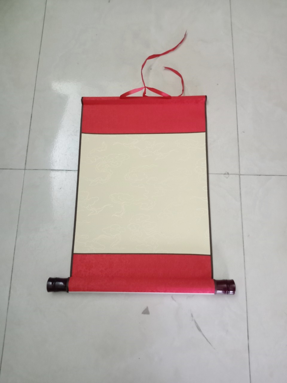 Biểu lụa 30x45cm nút gỗ