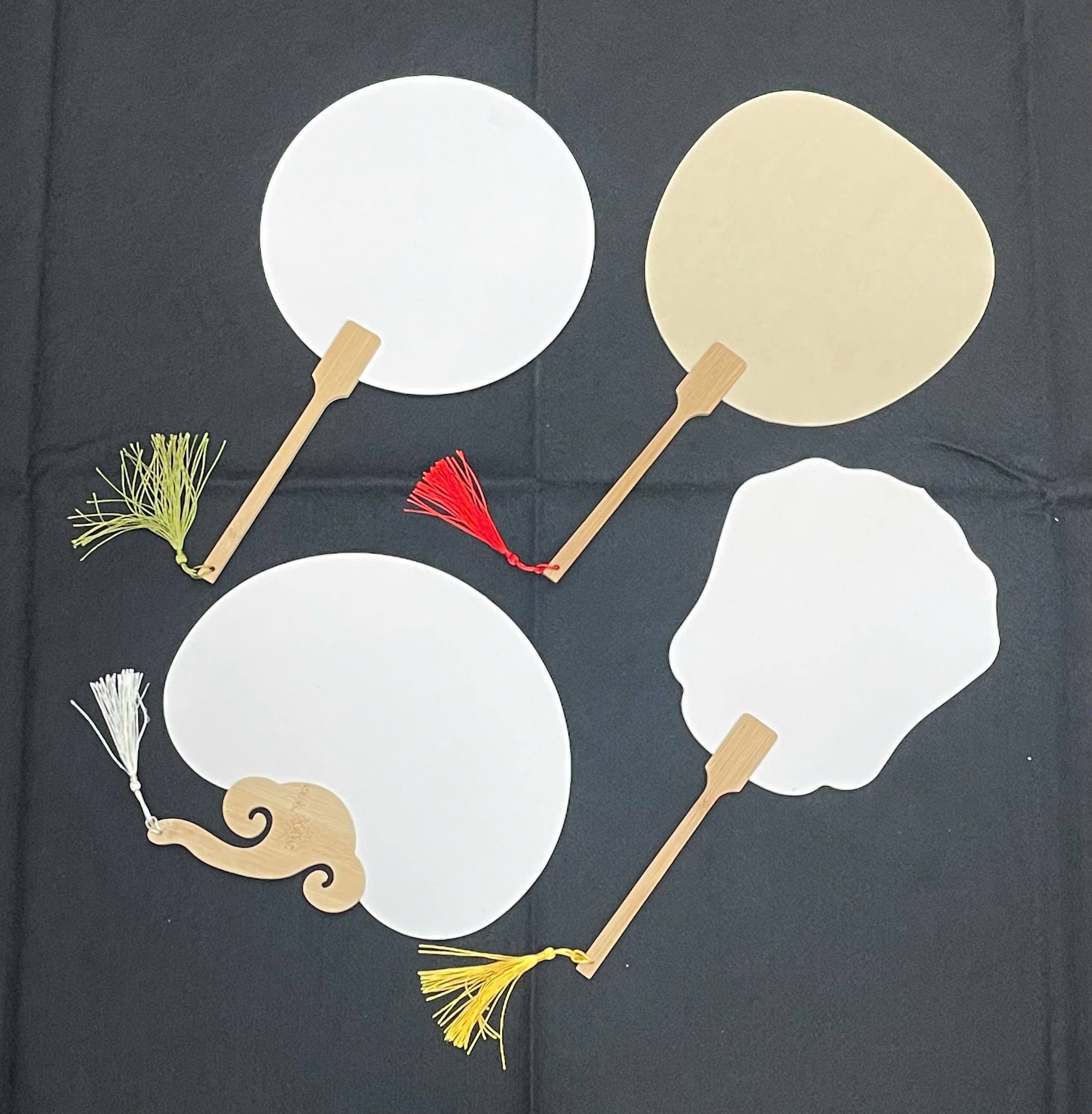 Combo 10 quạt giấy xuyến chỉ 4 mẫu